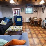 Casa Delia, Casa De Pueblo Nava