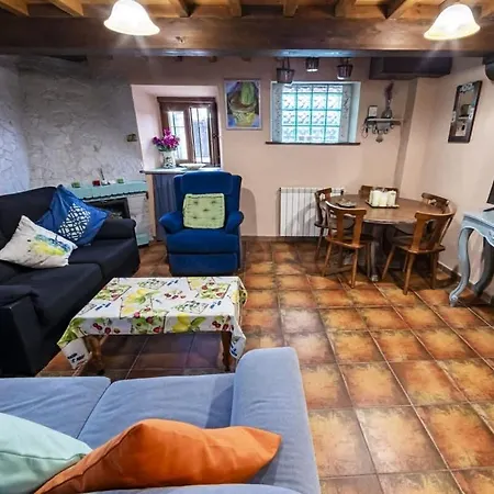 Casa Delia, Casa De Pueblo Nava